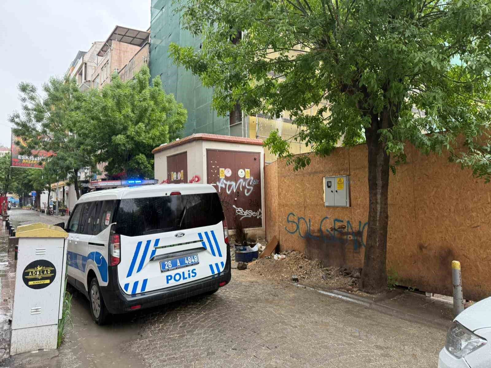 Eskişehir’de İnşaat Kazası İşçi Asansör Boşluğuna Düştü (1)