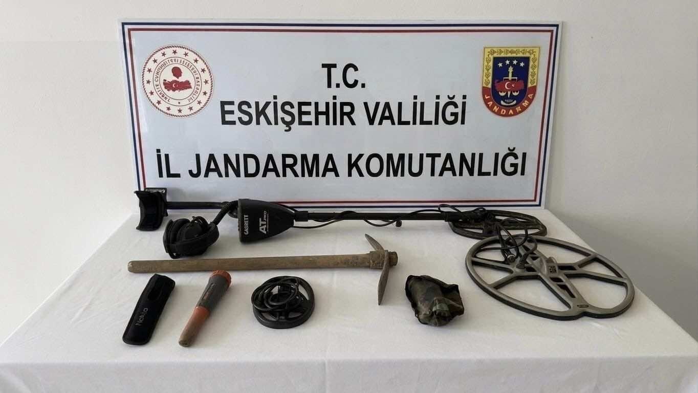 Eskişehir’de Kaçak Kazı Yapan 2 Kişi Suçüstü Yakalandı