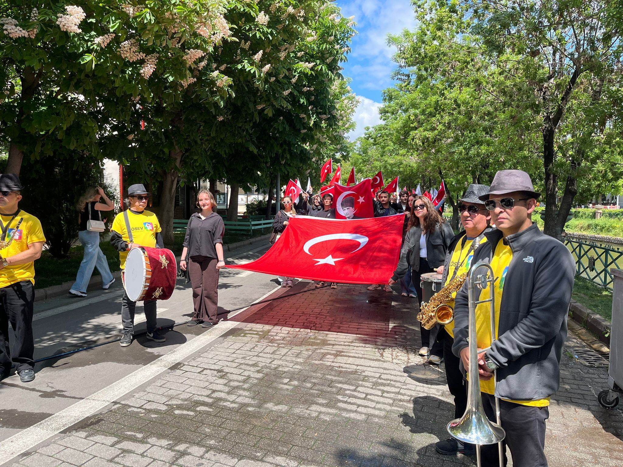 Eskişehir'de Lösev Gençleri Lösemili Çocuklar İçin Yürüdü (2)