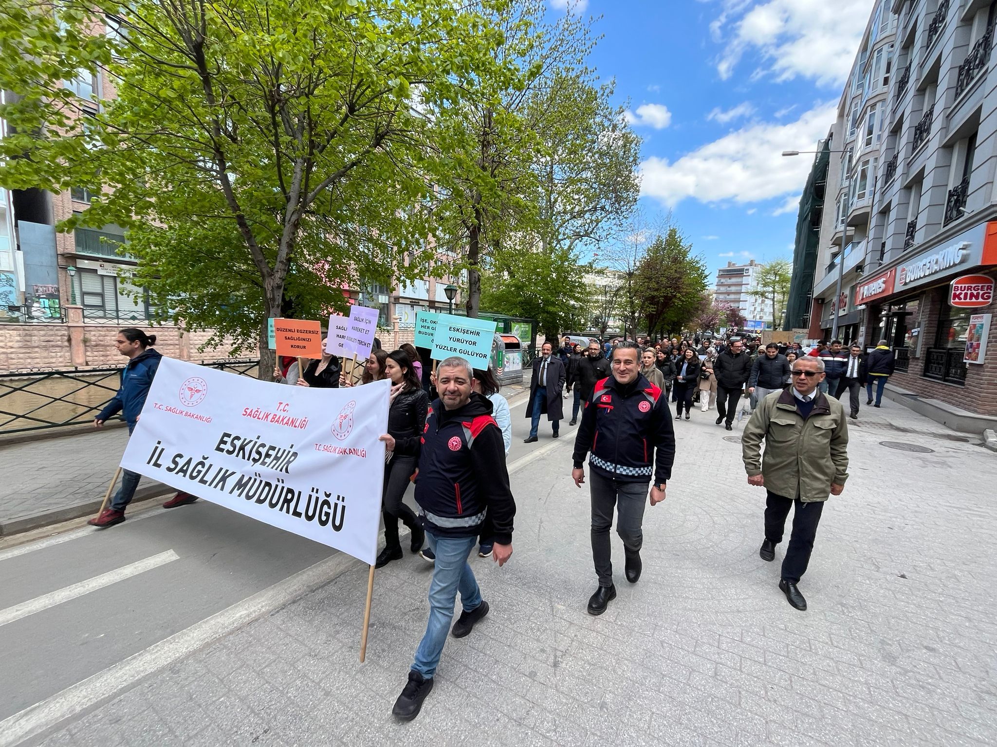 Eskişehir'de Obeziteye Dikkat Çekmek İçin Yürüdüler (4)