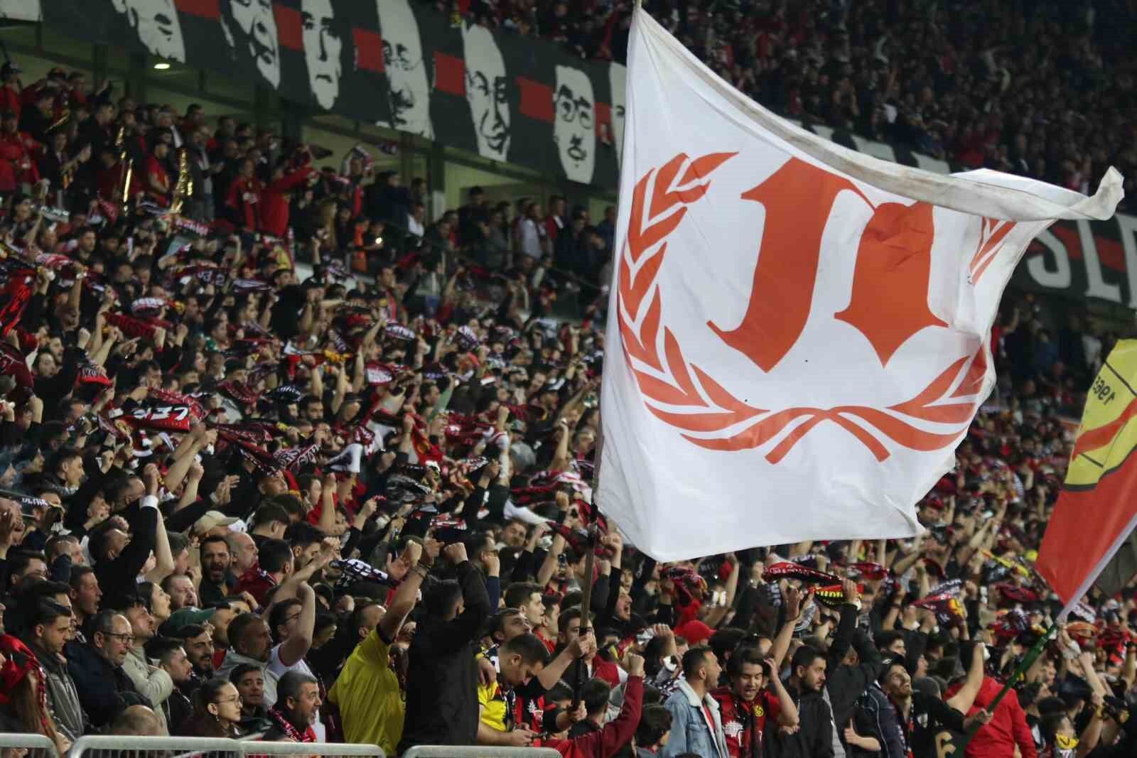 Eskişehir'de Play Off Heyecanı Maç Biletleri 1 Saatte Tükendi (2)