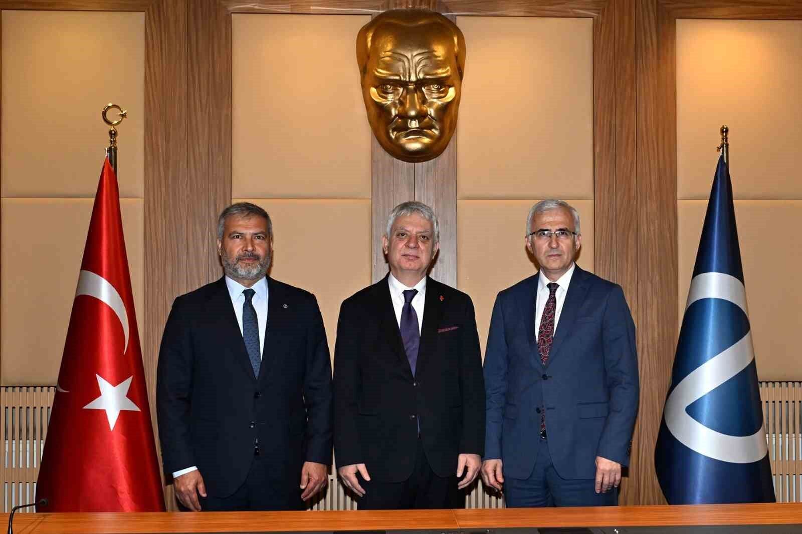 Eskişehir'de Rekabet Hukuku Zirvesi Düzenlendi