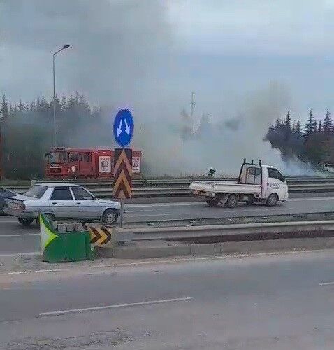 Eskişehir'de Seyir Halindeki Otomobil Alev Aldı (1)
