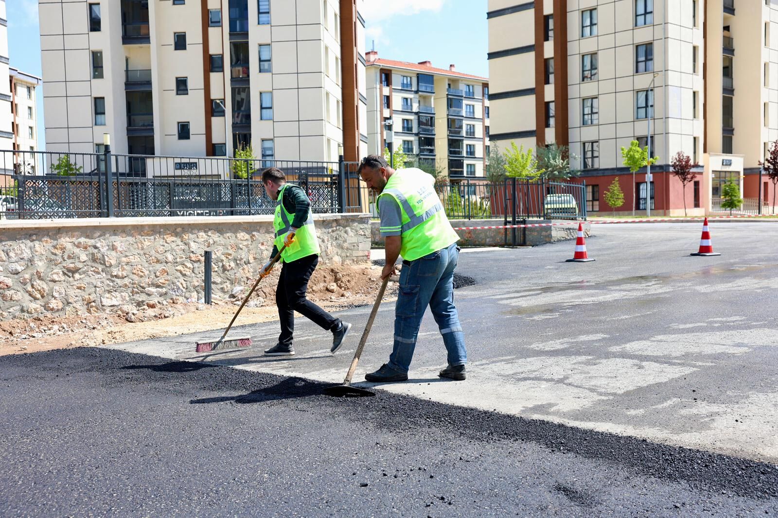 Eskişehir’de Sezonun İlk Asfaltı Döküldü (6)