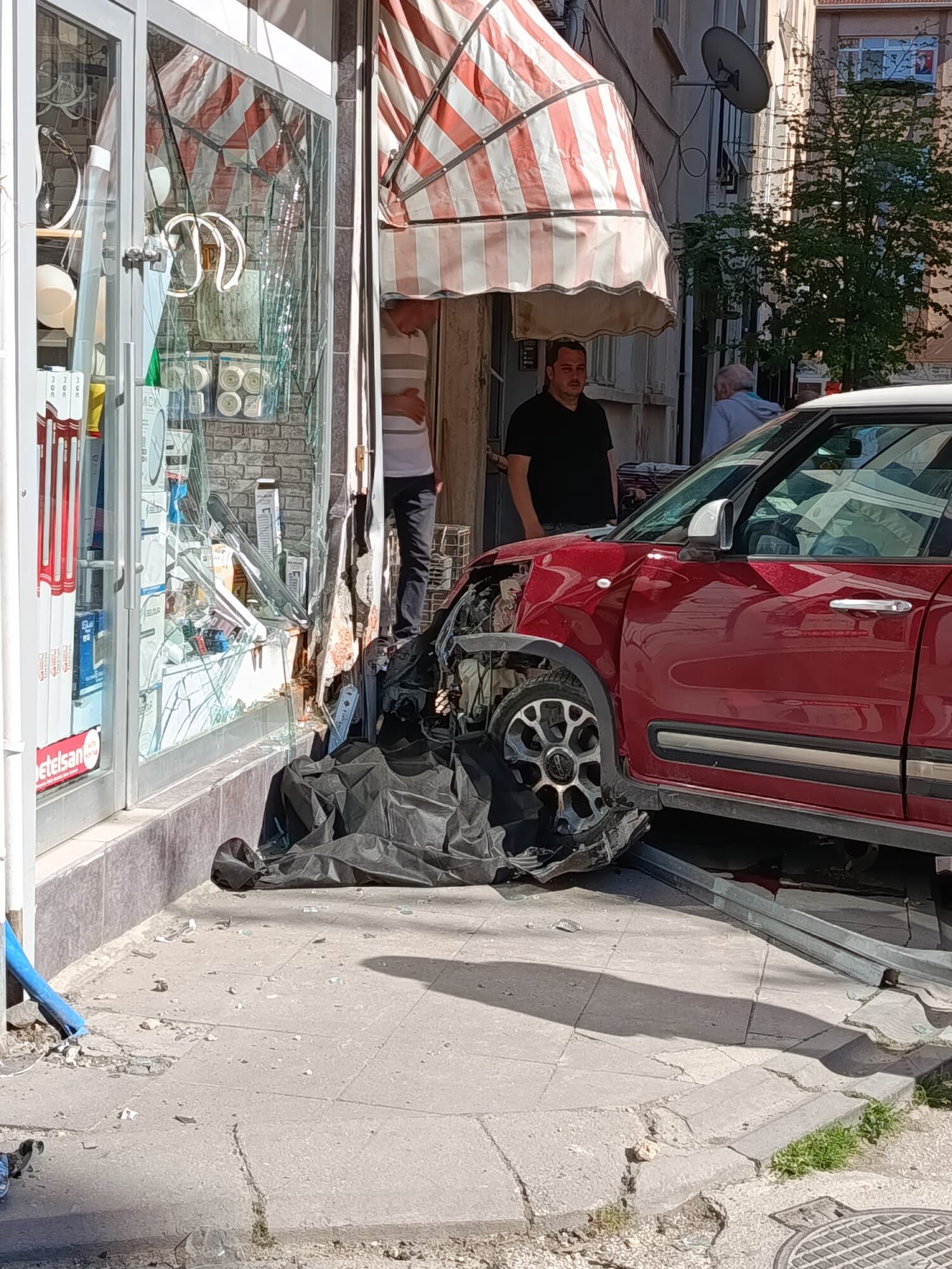 Eskişehir'de Ters Yönden Gelen Araç Faciaya Yol Açtı (3)