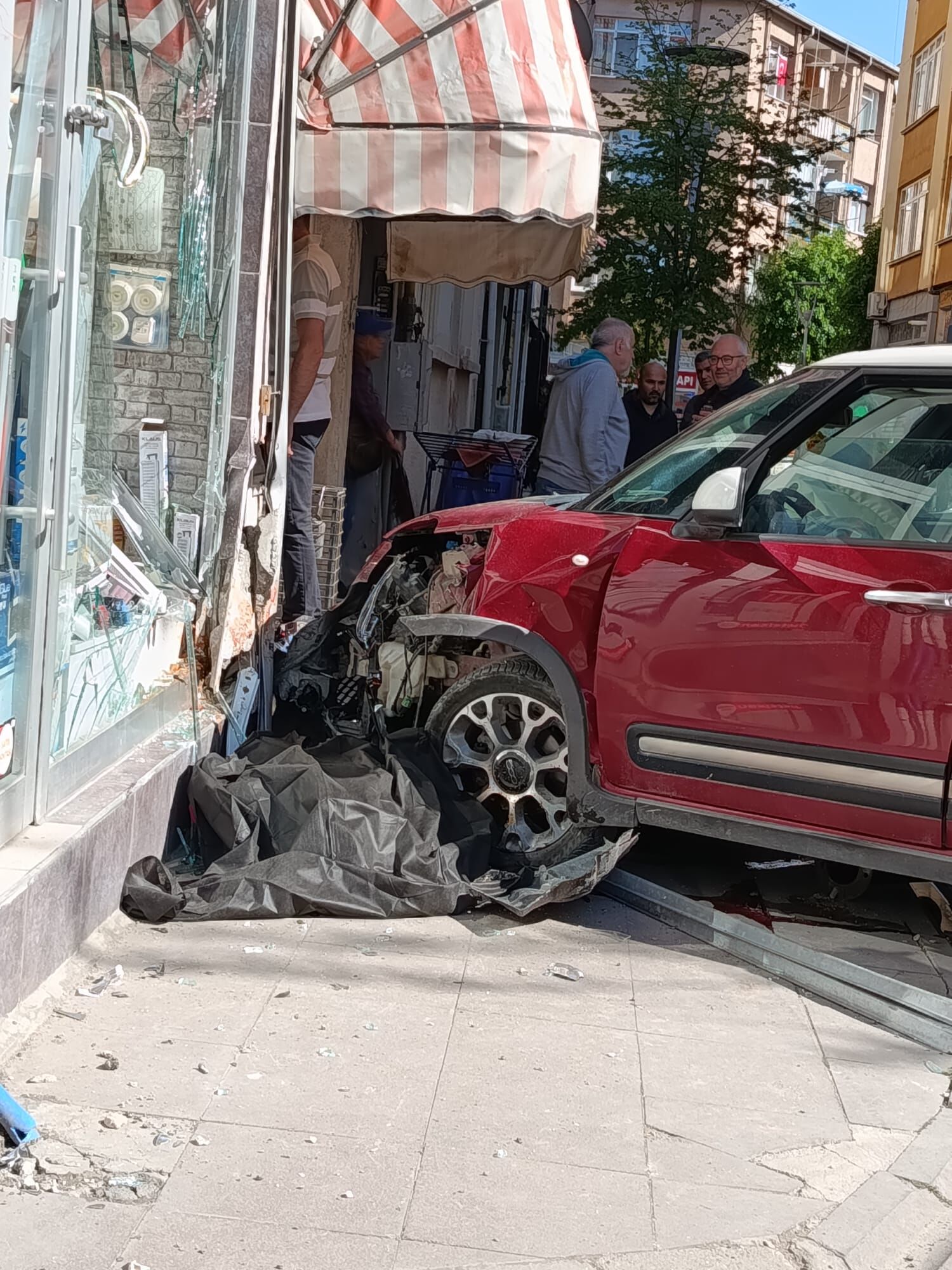 Eskişehir'de Ters Yönden Gelen Araç Faciaya Yol Açtı (4)