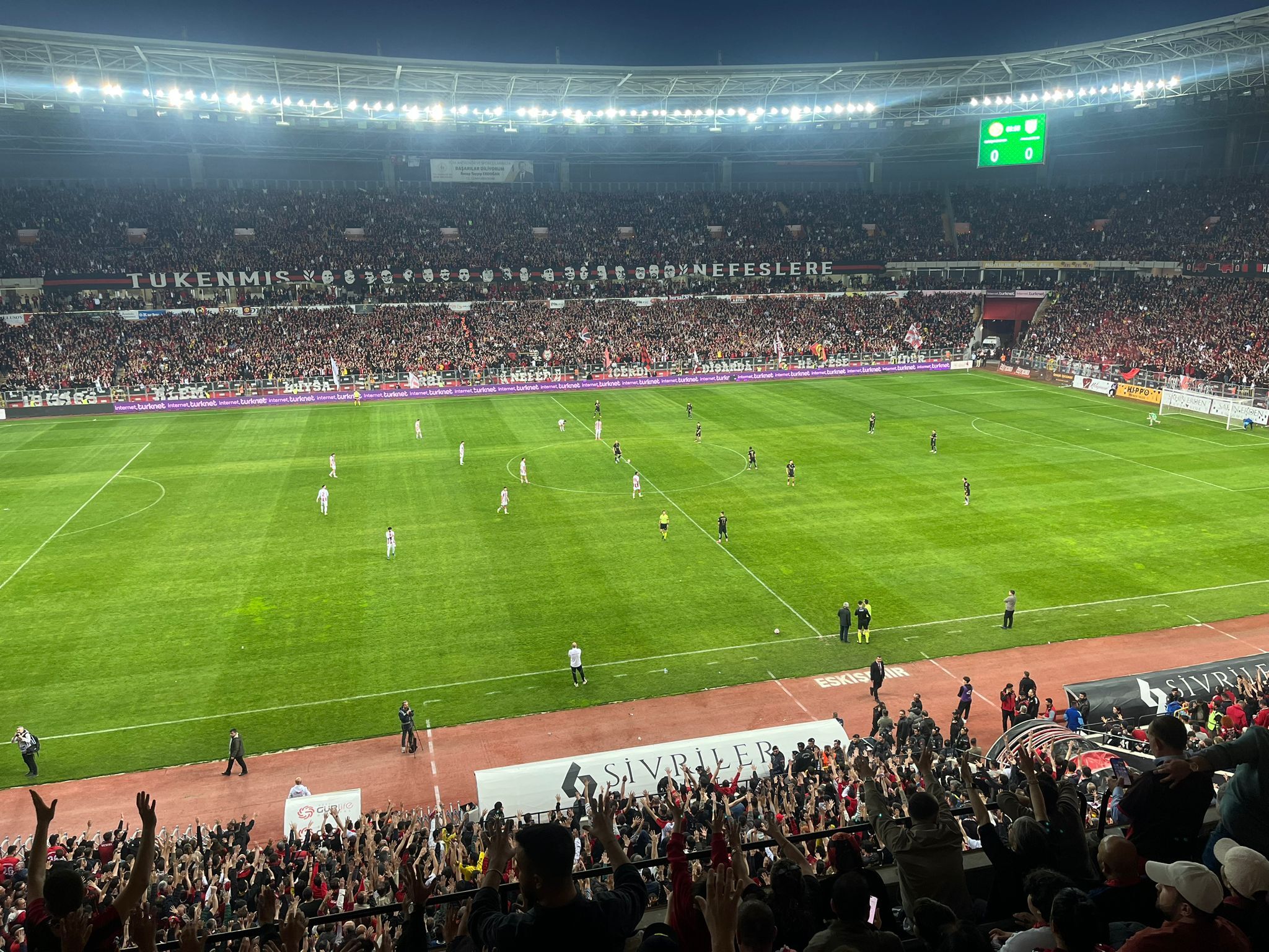 Eskişehirspor Ayvalıkgücü Karşılaşması Başladı İşte İlk 11 (1)
