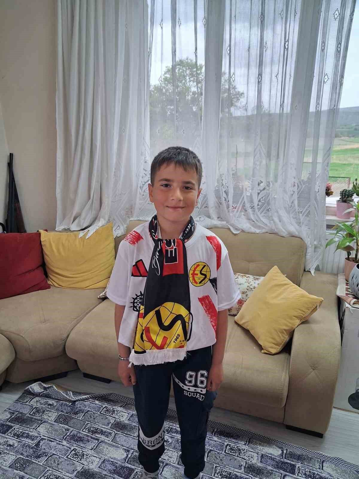 Eskişehirspor’un Minik Taraftarı Bilet Bulamayınca Çok Üzüldü (1)