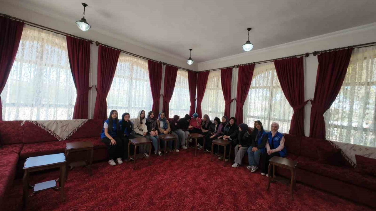Gençler Yunus Emre İzinde Buluştu (1)