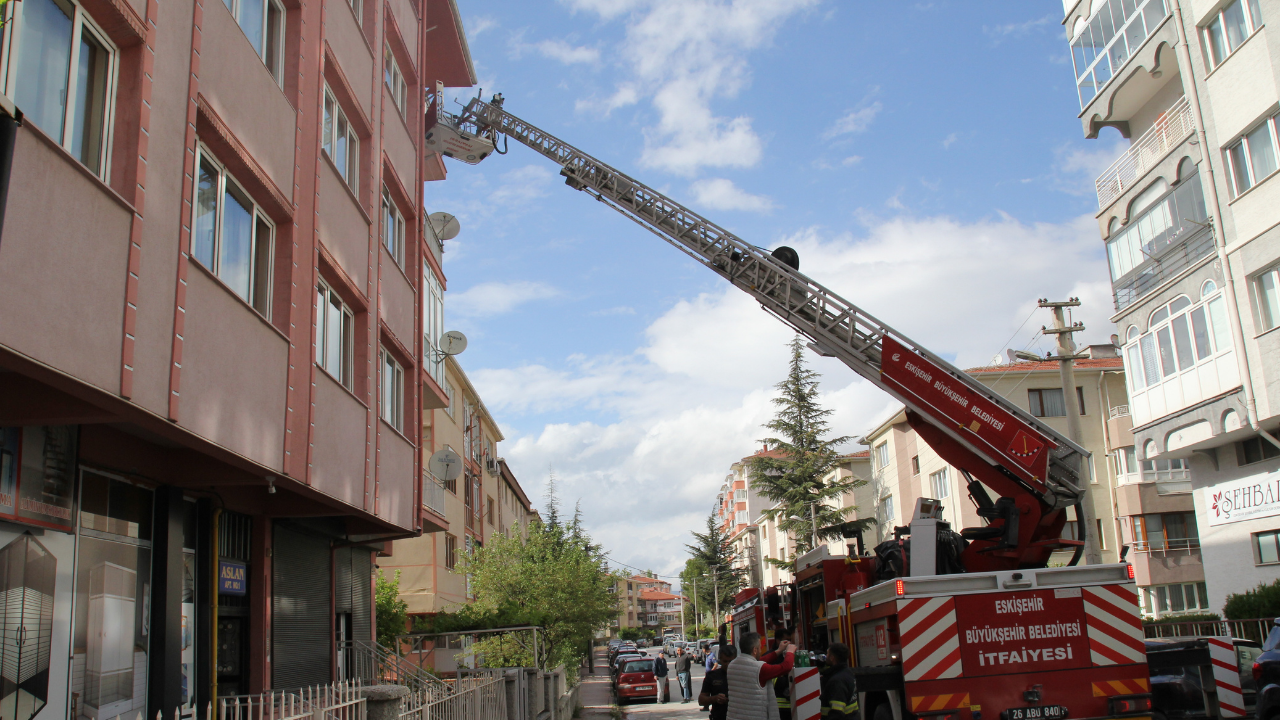 Gökmeydan Mahallesi'nde Korkutan Yangın 1 Yaralı (2)
