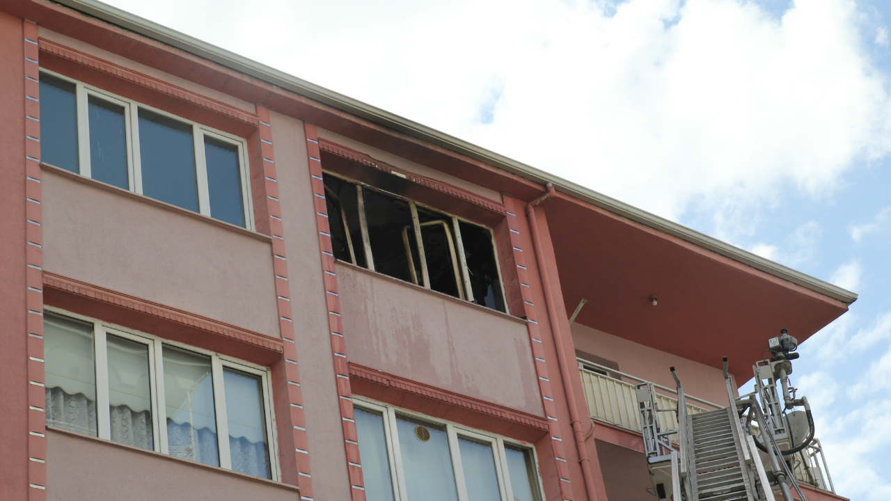 Gökmeydan Mahallesi'nde Korkutan Yangın 1 Yaralı (4)