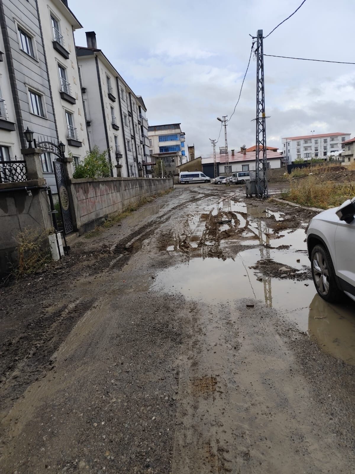 Hukukçular Uyardı! Bozuk Yolun Faturasını Kurumlar Ödeyebilir (1)