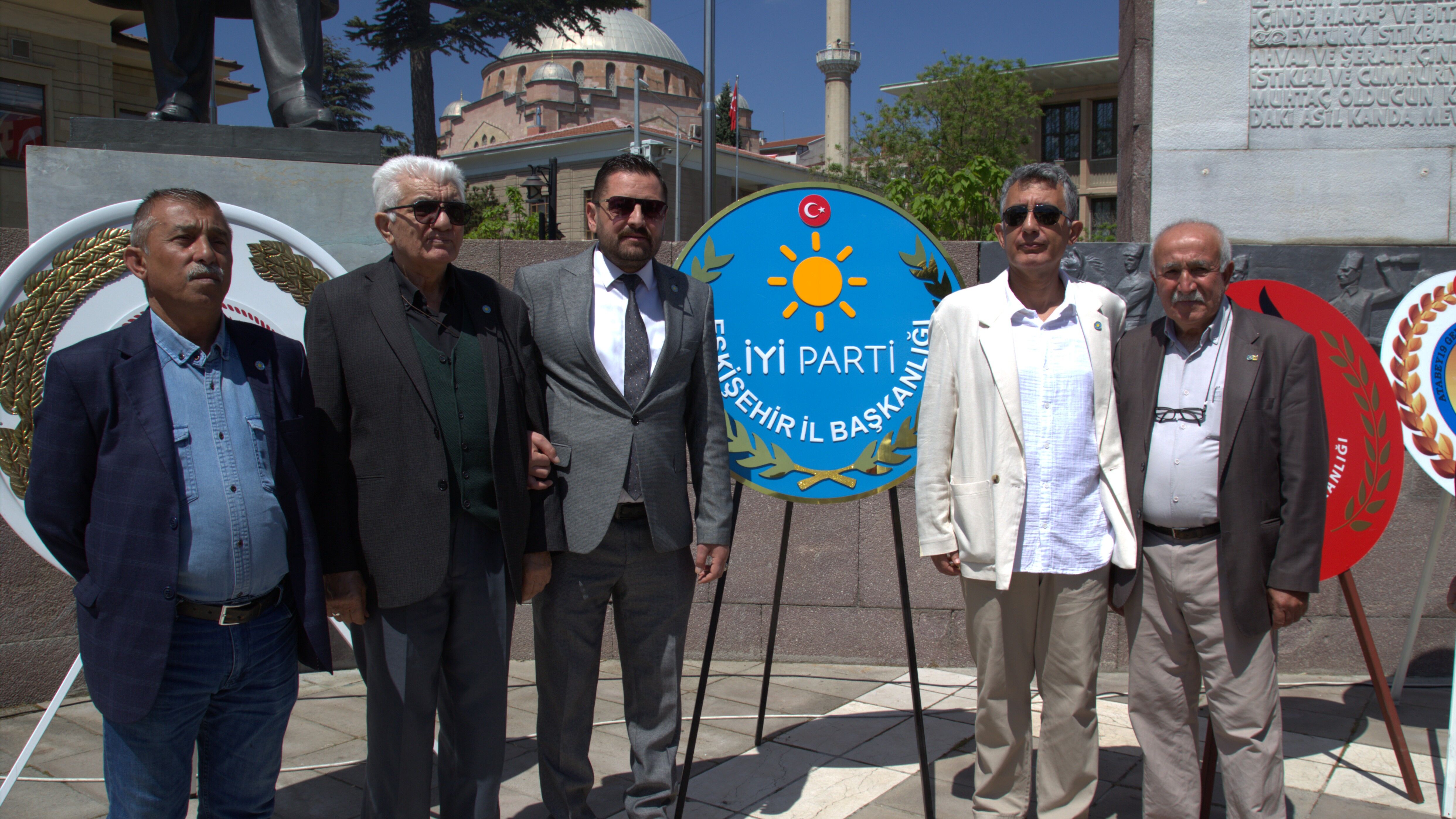 İyi̇ Parti Heyeti 19 Mayıs’ı Valilik Meydanı’nda Kutladı (1)