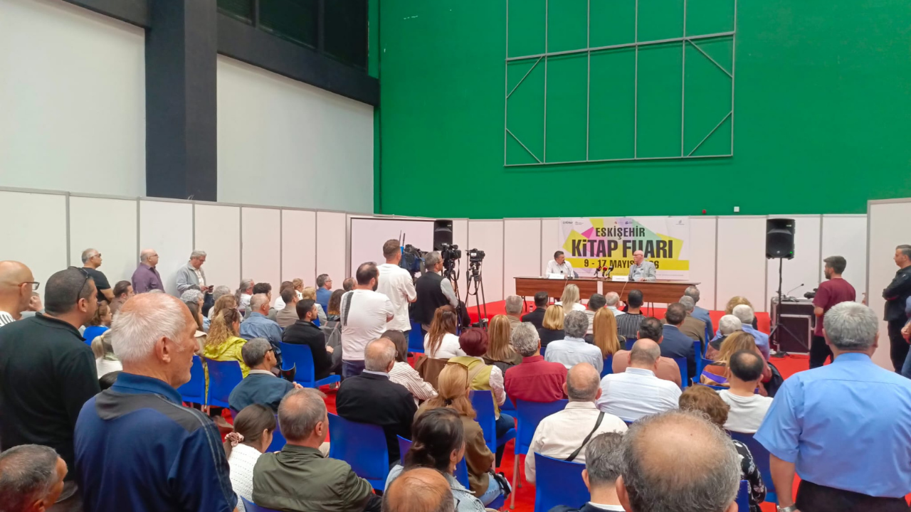 Kazım Kurt'tan Kitap Fuarı'nda İmza Ve Söyleşi Günü (3)