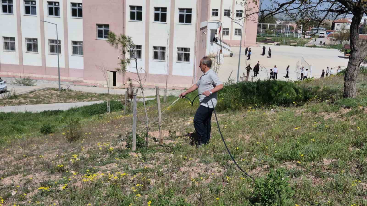 Muhtardan Okuldaki Fidanlar İçin Anlamlı Destek (1)