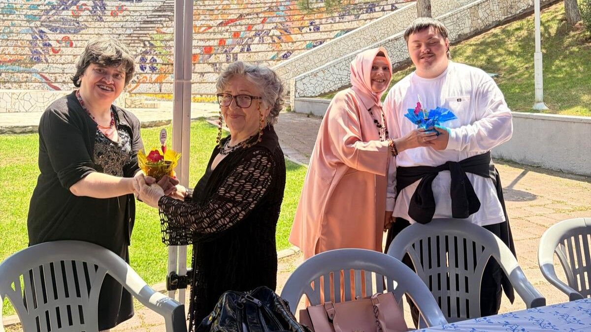 Odunpazarı’nda Anneler Günü Sevgi Ve Dayanışmayla Kutlandı (10)