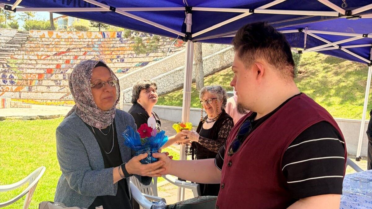 Odunpazarı’nda Anneler Günü Sevgi Ve Dayanışmayla Kutlandı (9)