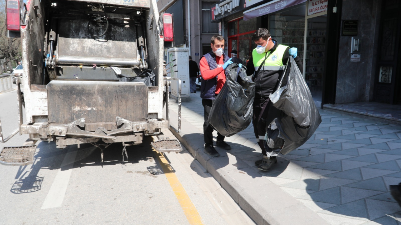 Odunpazarı’ndaki Çöp Evden 5 Kamyon Atık Çıkarıldı (2)
