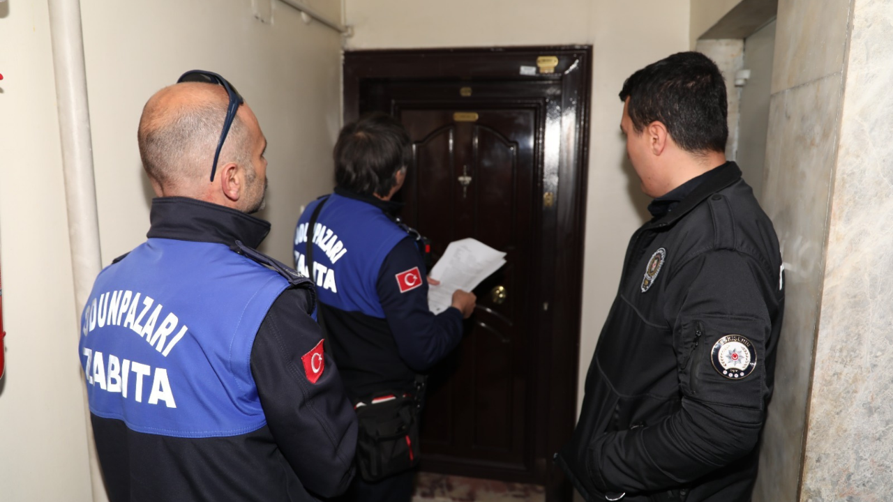 Odunpazarı’ndaki Çöp Evden 5 Kamyon Atık Çıkarıldı (3)