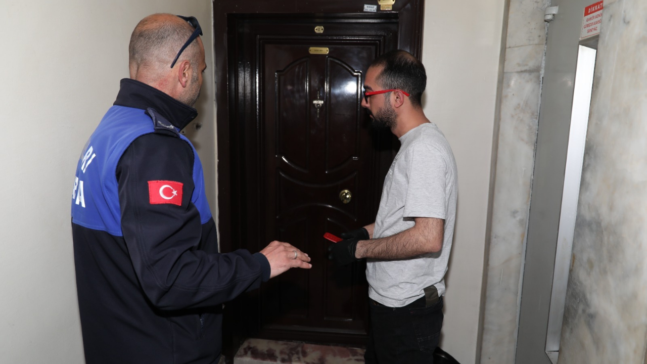 Odunpazarı’ndaki Çöp Evden 5 Kamyon Atık Çıkarıldı (4)