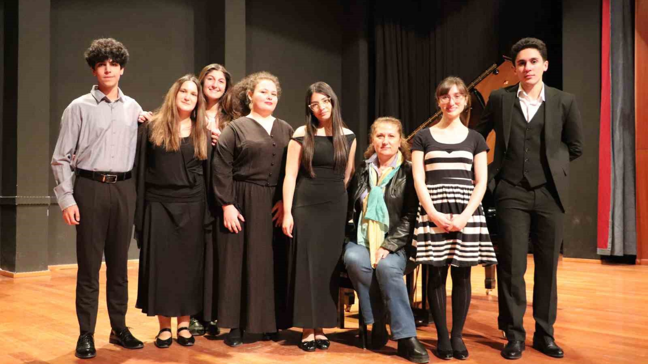 Piyano Konserinde Geleceğin Yıldızları Parladı (2)