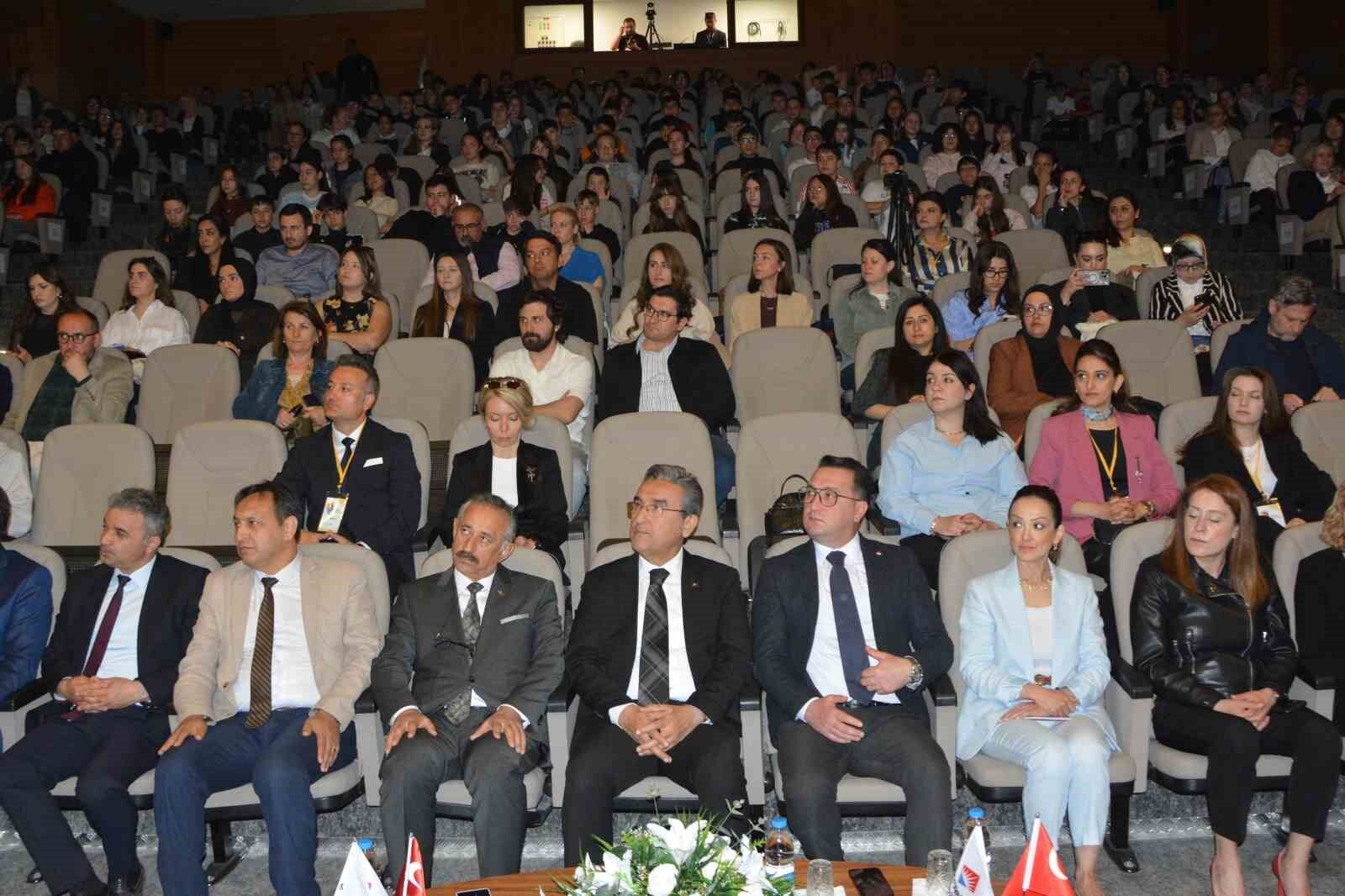 Tepebaşı’nda Geleceği Şekillendiren Çocuk Zirvesi (1)