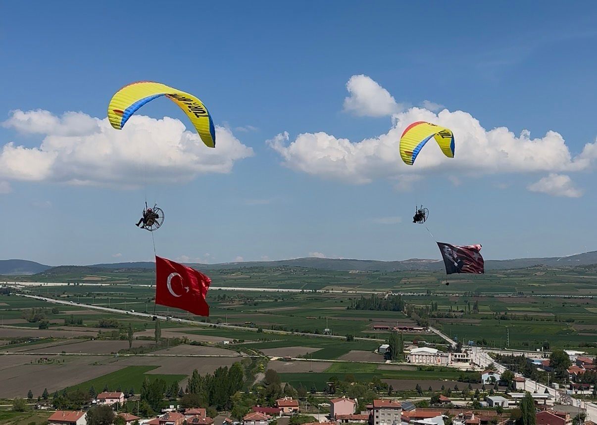 Thk Pilotları Gökyüzünde Bayrak Açtı (2)