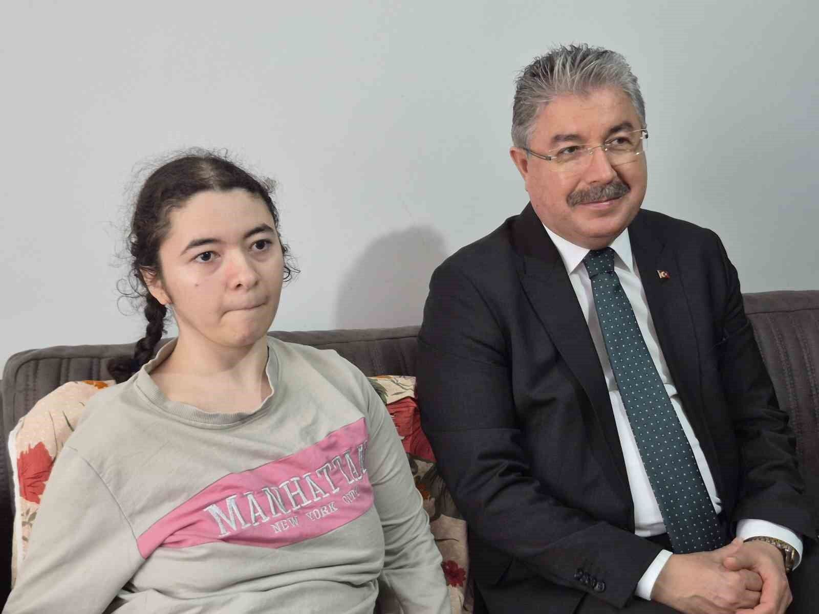 Vali Yılmaz Engelliler Haftası’nda Aileyi Ziyaret Etti (2)