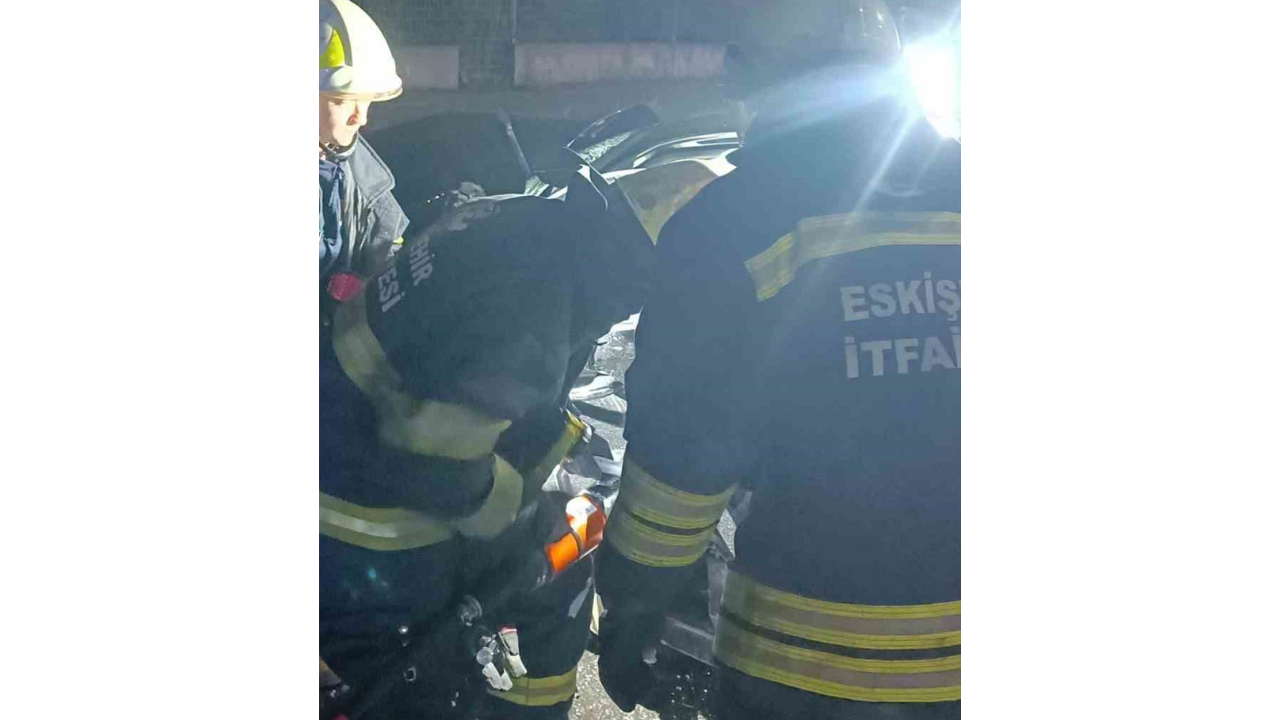 Yağmurun Etkisiyle Kontrolden Çıkan Araç Dehşet Saçtı (1)-1