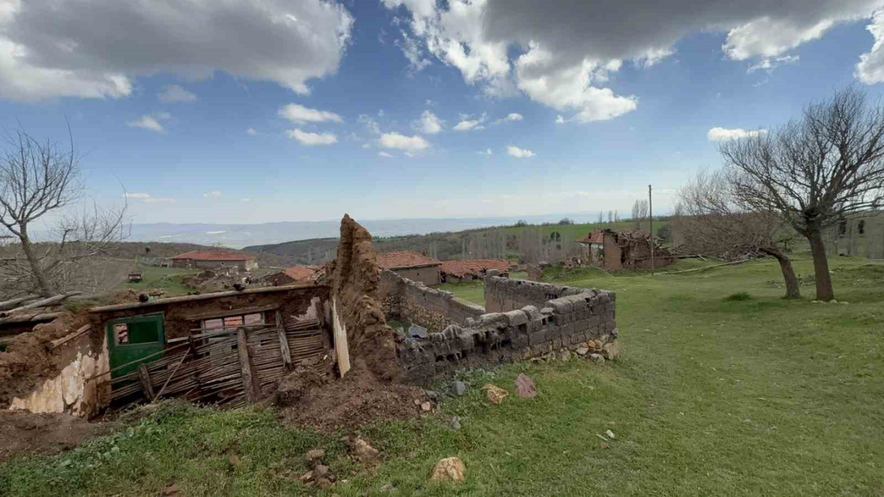 Yukarı Danişment Sakinleri Camilerini İstiyor (2)
