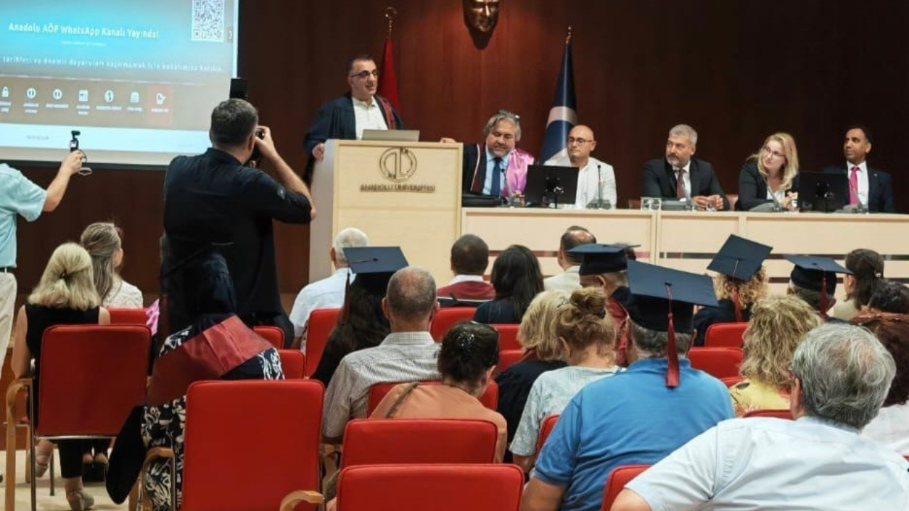 62 Yaşında 10'Uncu Üniversite Diplomasını Aldı (2)