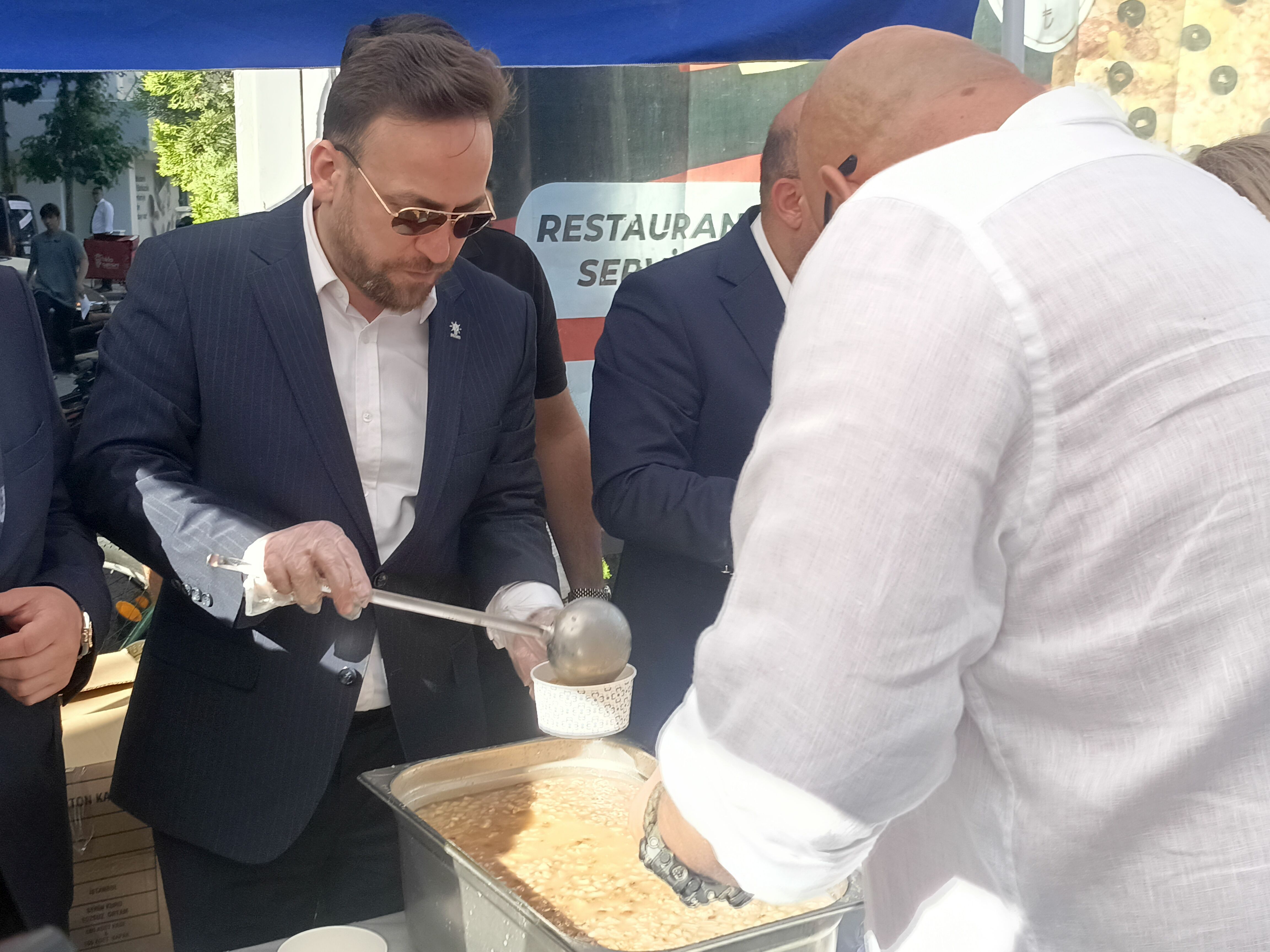 Ak Parti Eskişehir Teşkilatı Aşure Dağıtım Programı Gerçekleştirdi (4)