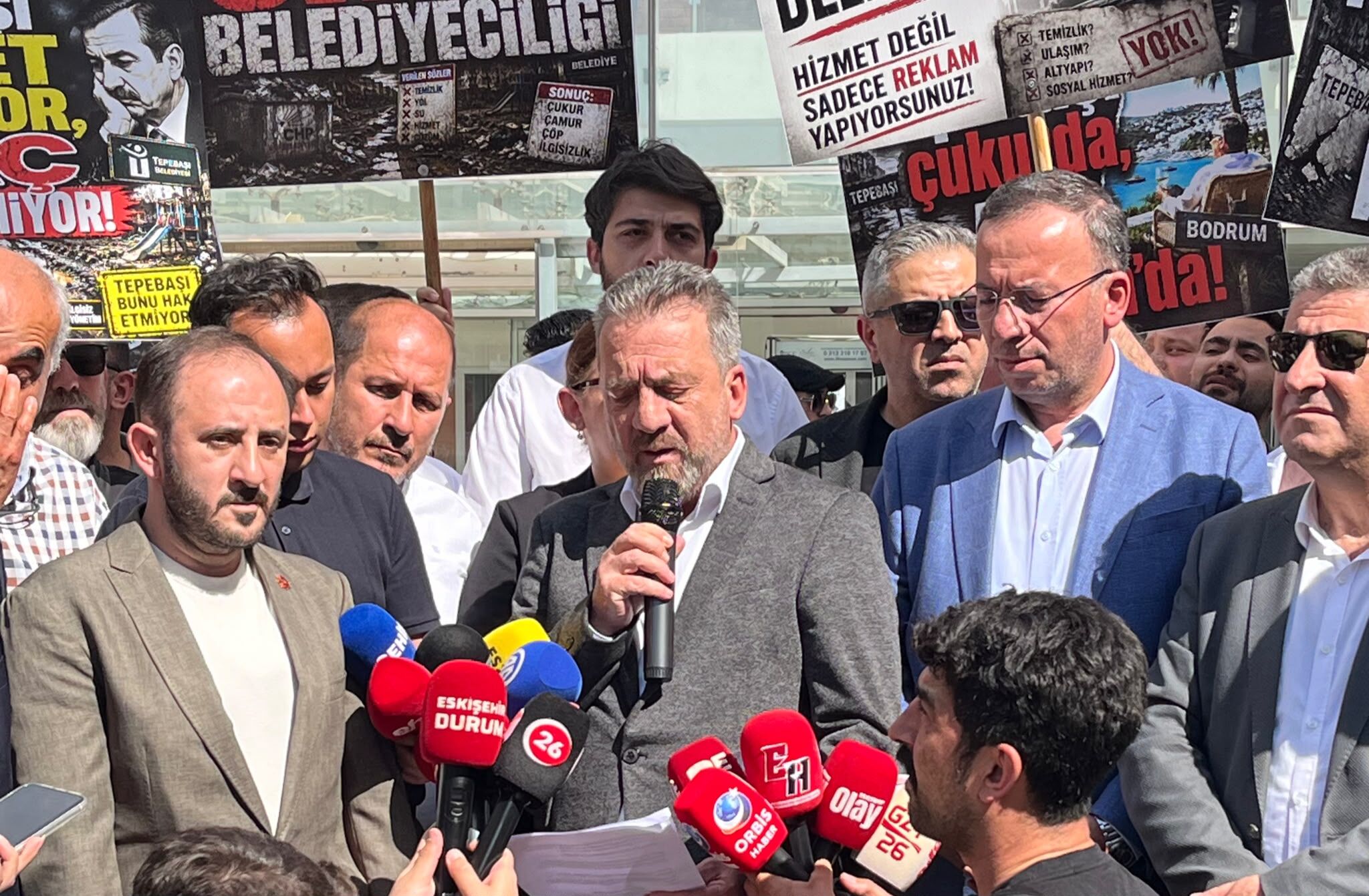 Ak Parti Grubu Tepebaşı Belediyesi Önünde Konuştu “Tuz Kokmuştur” (4)