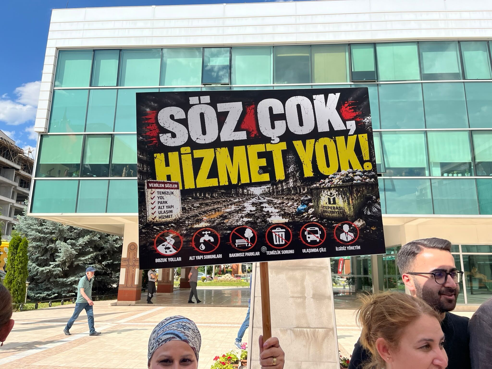 Ak Parti Grubu Tepebaşı Belediyesi Önünde Konuştu “Tuz Kokmuştur” (5)
