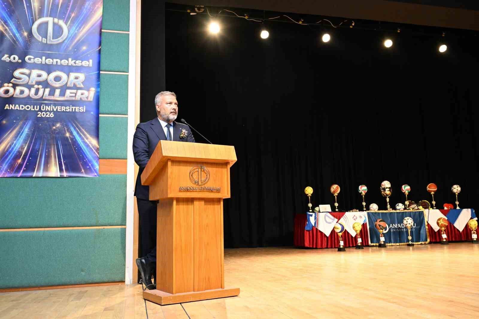 Anadolu Üniversitesi Sporun Yıldızlarını Ödüllendirdi (2)
