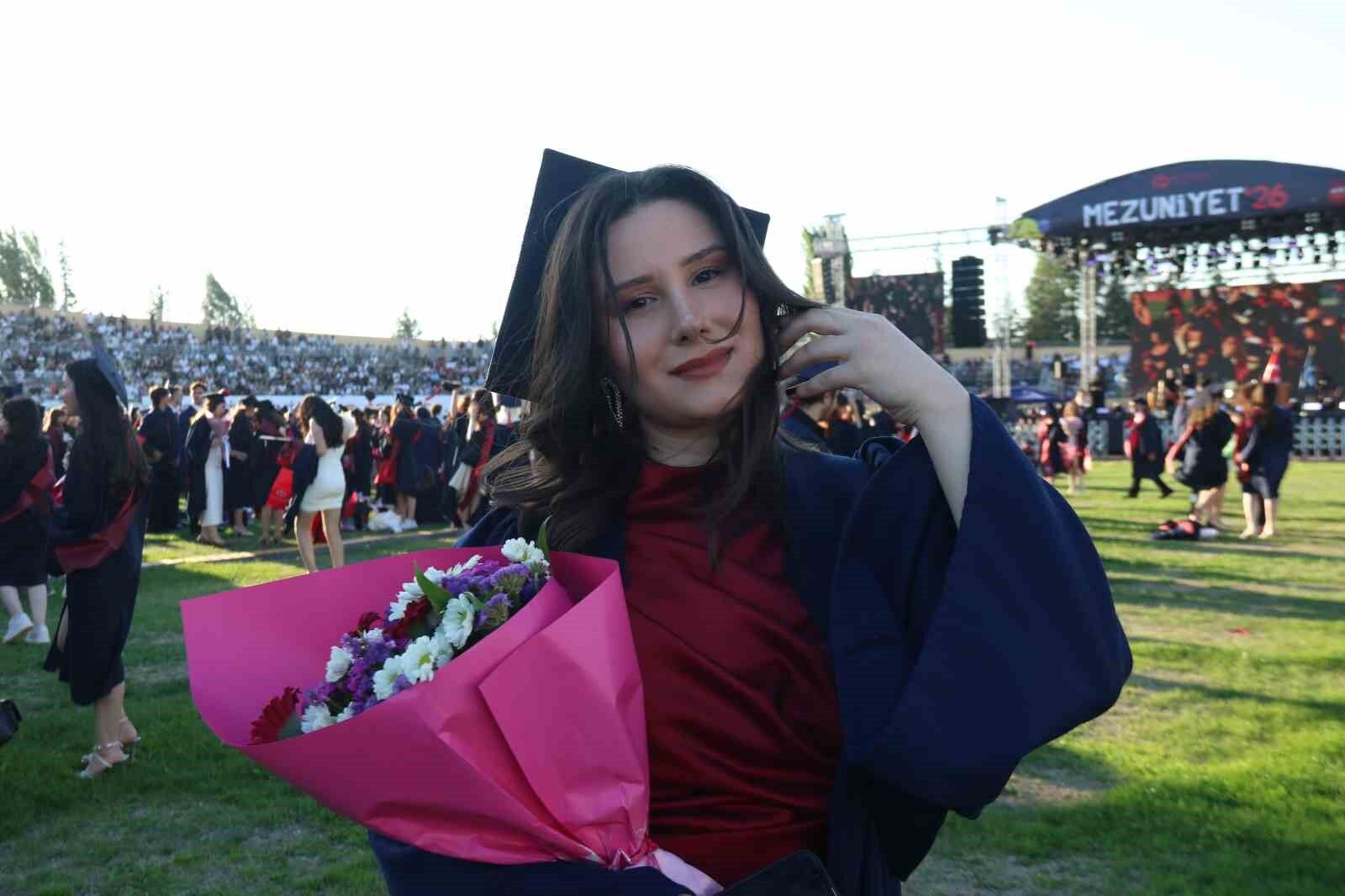 Anadolu Üniversitesi'nde 5 Bin 500 Mezun Kep Attı (2)