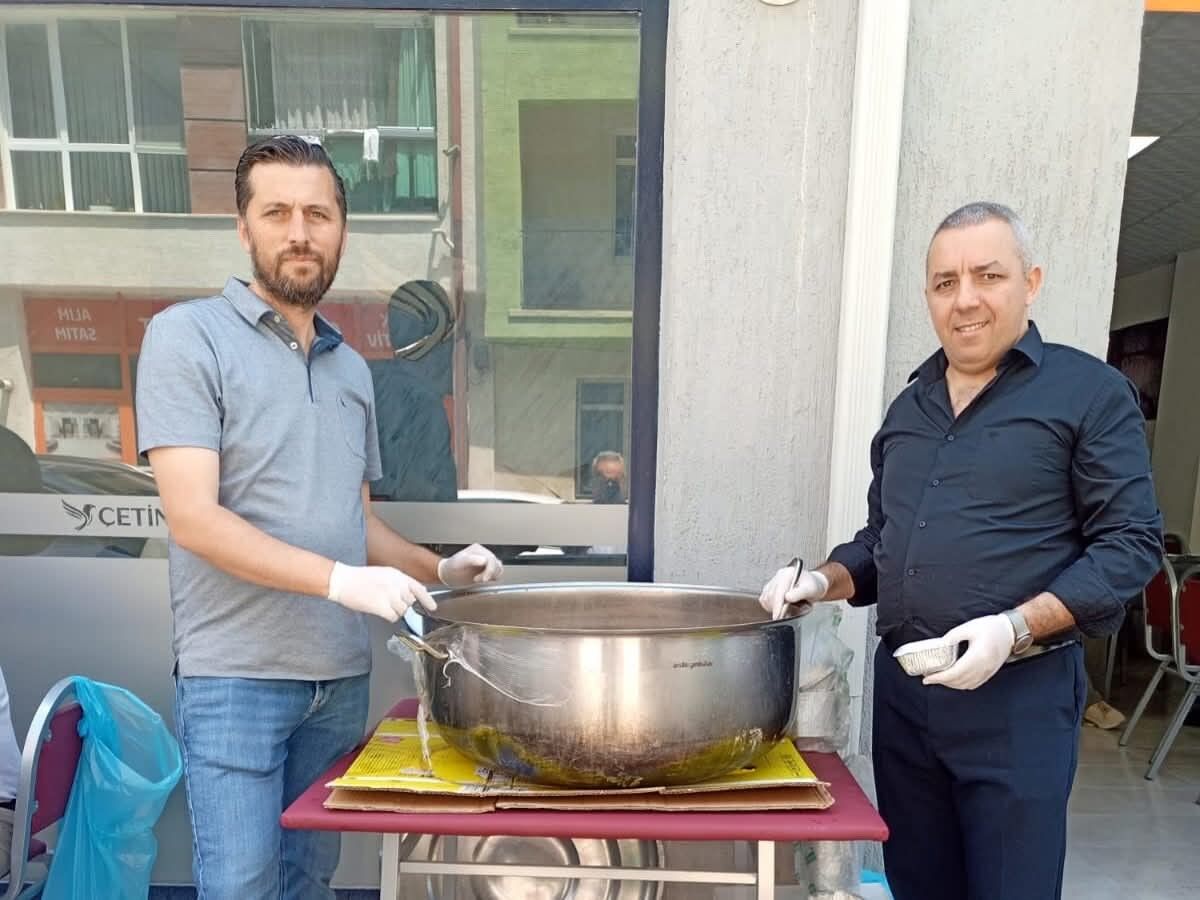 Aşağı Piribeyli Derneği'nden Vatandaşlara Aşure İkramı (1)