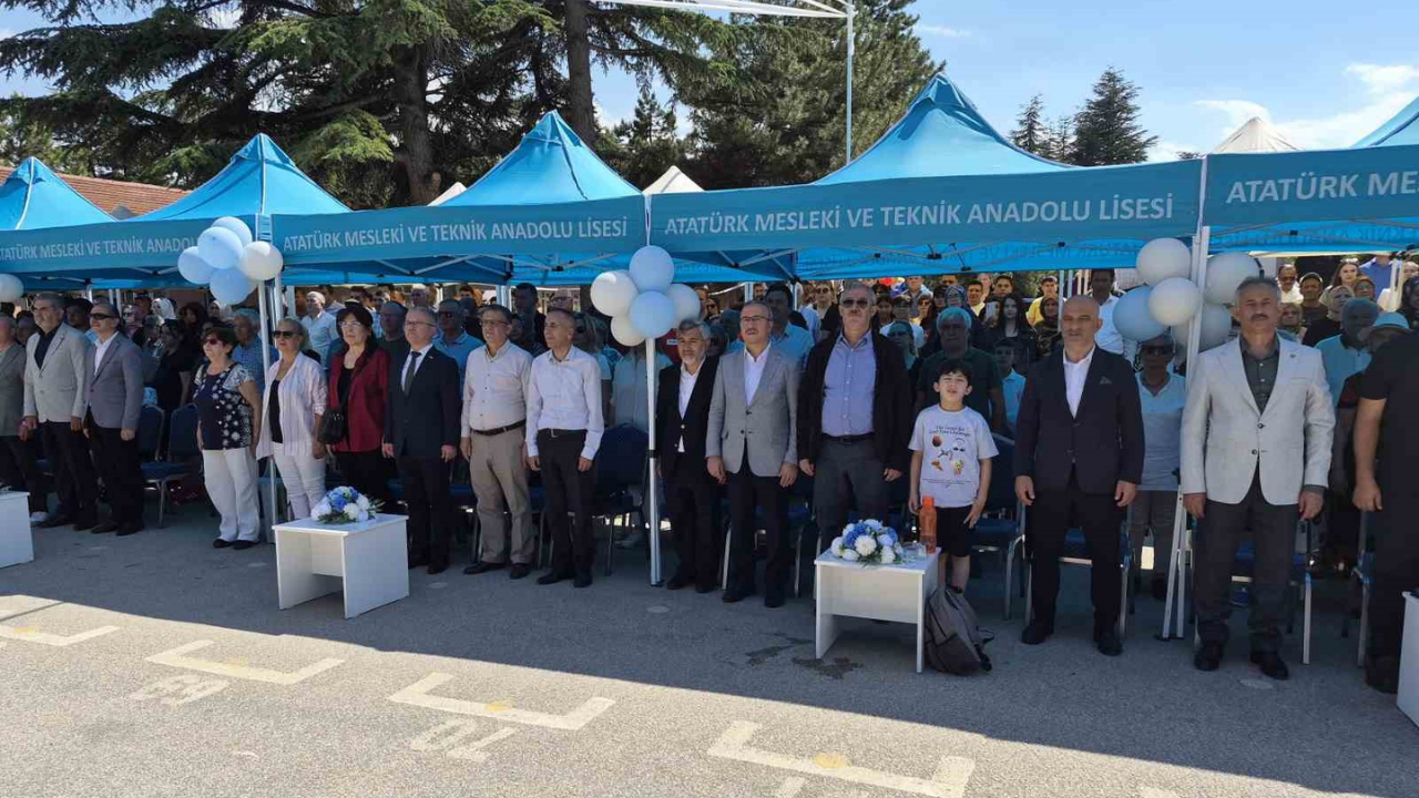 Atatürk Meslek Lisesi'nde Mezuniyet Töreni Gerçekleştirildi (2)