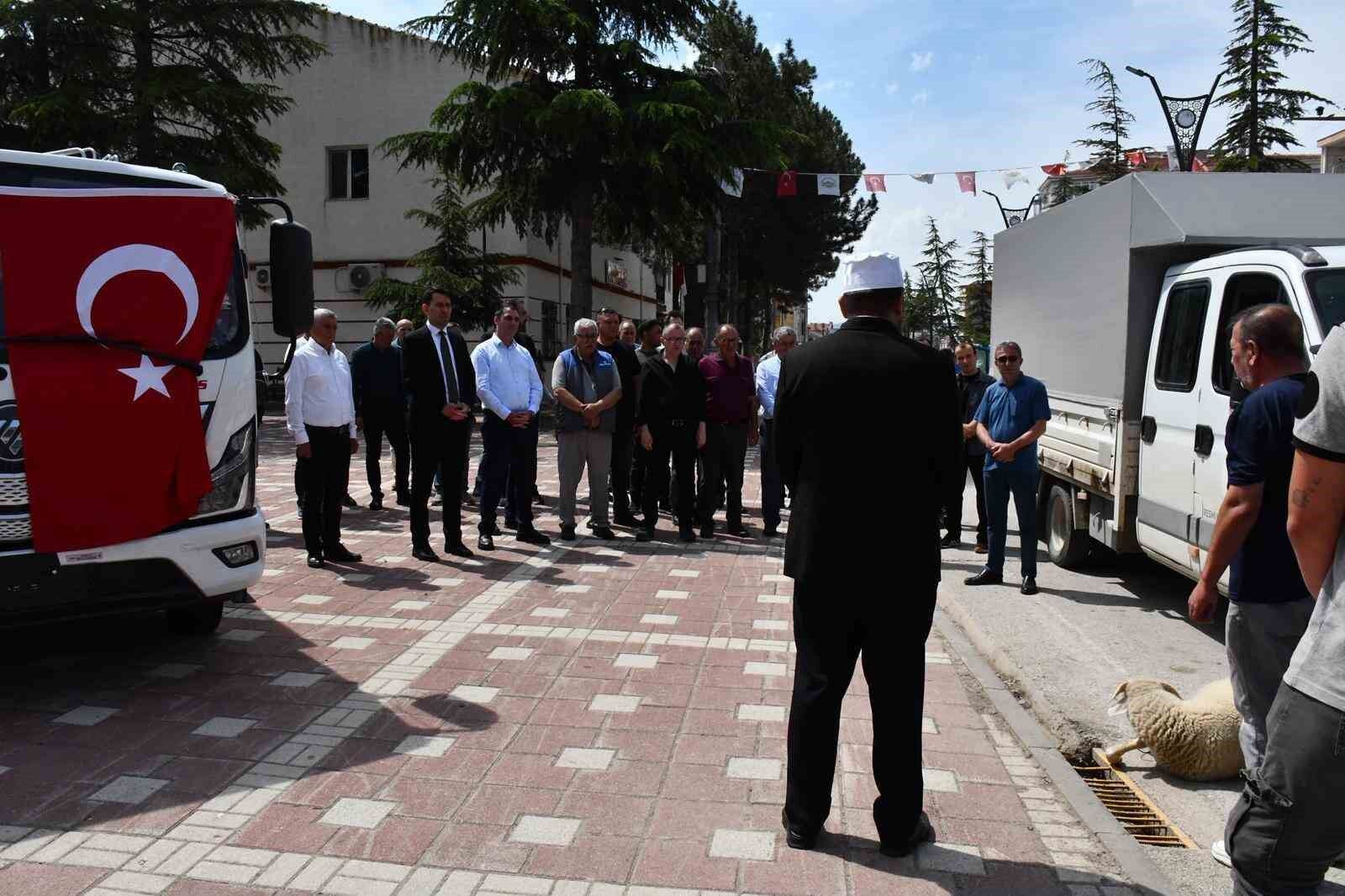 Beylikova Belediyesi’nin Yeni Çöp Aracı Hizmete Girdi (1)