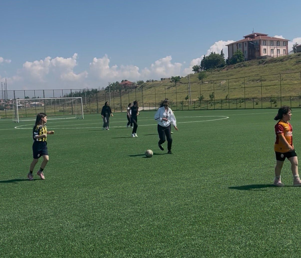 Beylikova’da Kızlara Ücretsiz Futbol Kursu Başladı (1)
