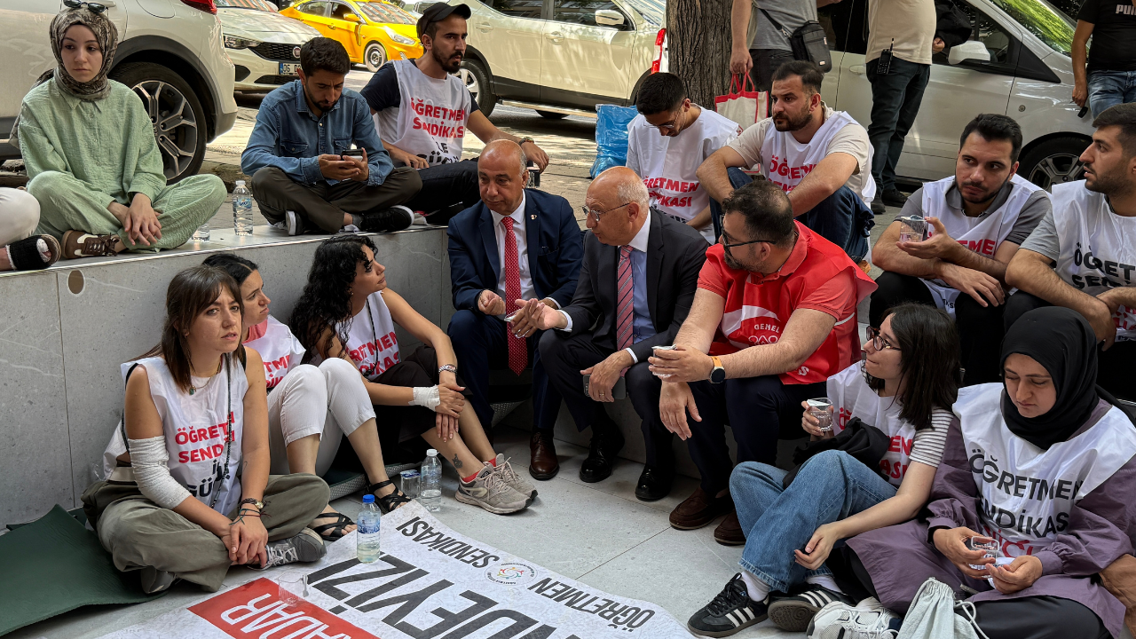 Çakırözer Açlık Grevindeki Öğretmenlere Destek Verdi (1)