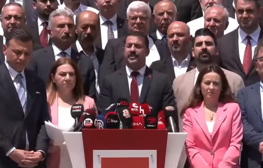 Chp'li Yalaz Genel Merkez Önünde Konuştu “Önce Kurultay, Sonra İktidar” (2)