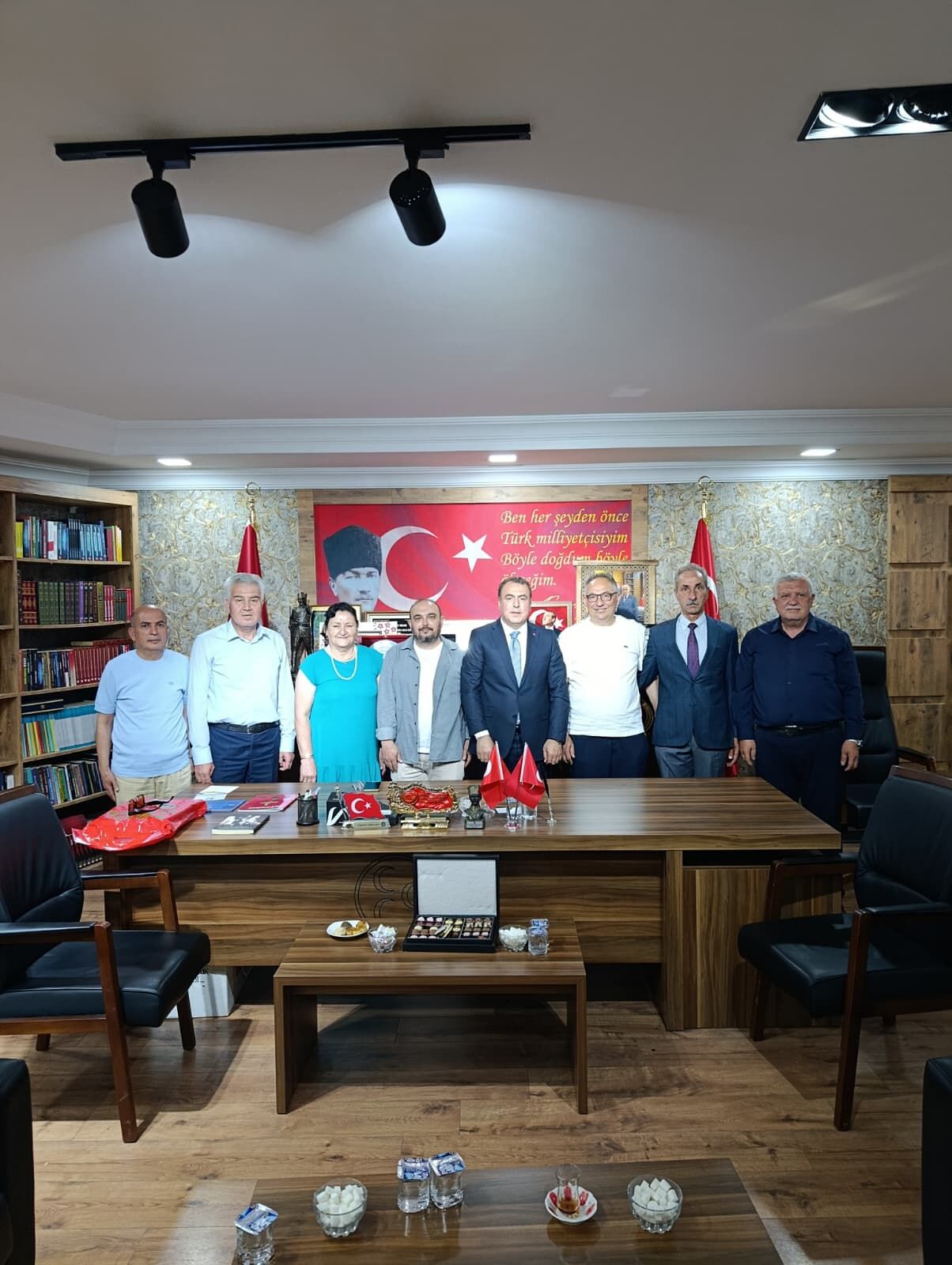 Çiftelerliler Derneği Mhp’yi Ziyaret Etti (2)