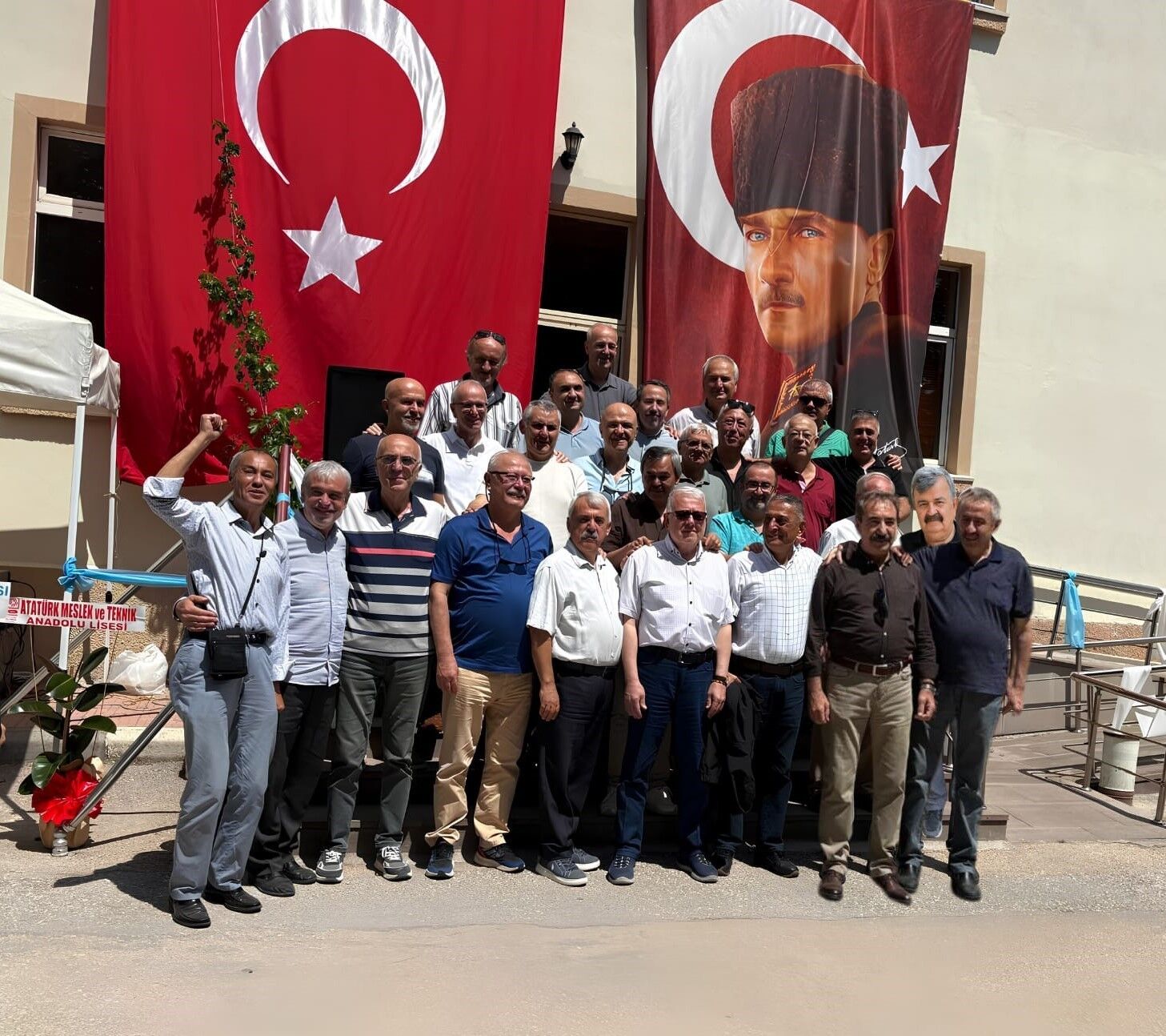 Eski Mezunlar Okullarında Hatıraları Tazeledi (1)