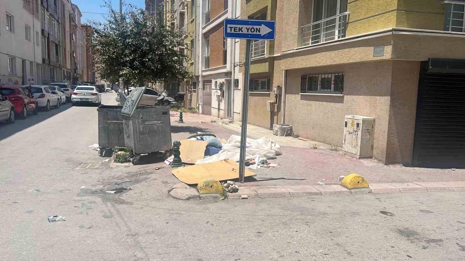 Eskibağlar’daki Çöp Yığınları Vatandaşı İsyan Ettirdi (2)