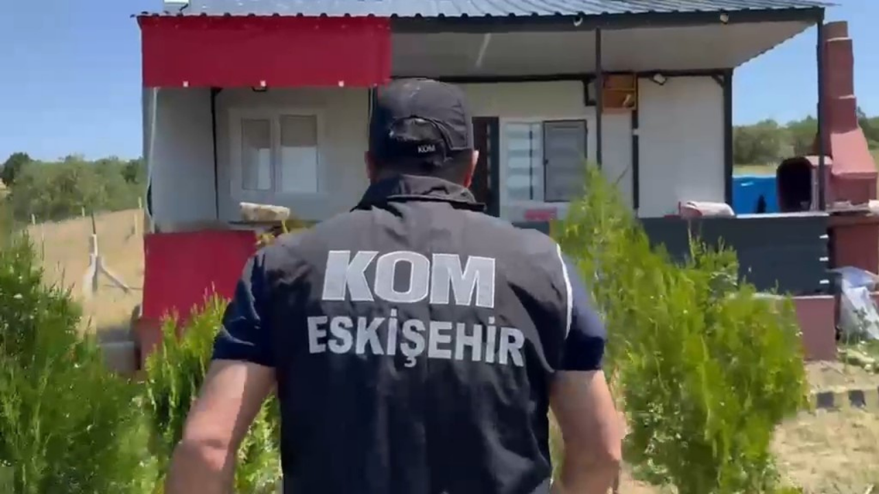 Eskişehir'de 2 Bin Litre Kaçak Alkol Ele Geçirildi (2)