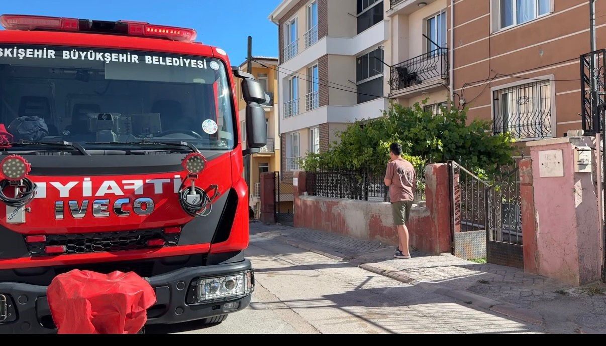 Eskişehir'de Benzin Doldurulan Tırpan Alev Aldı (1)