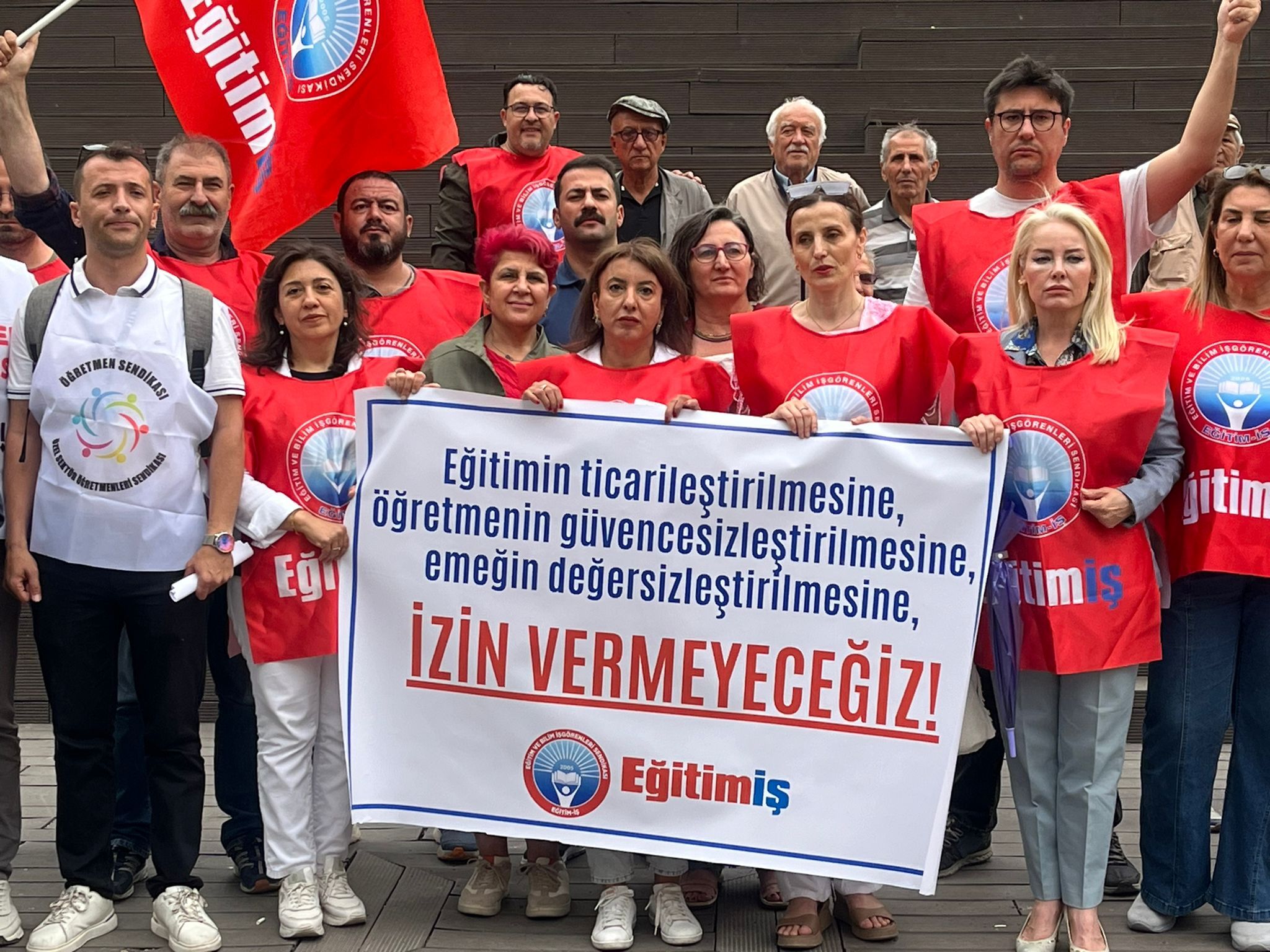Eskişehir’de Eğitimcilerden Ters Kelepçe Tepkisi Ve Dayanışma Çağrısı (2)