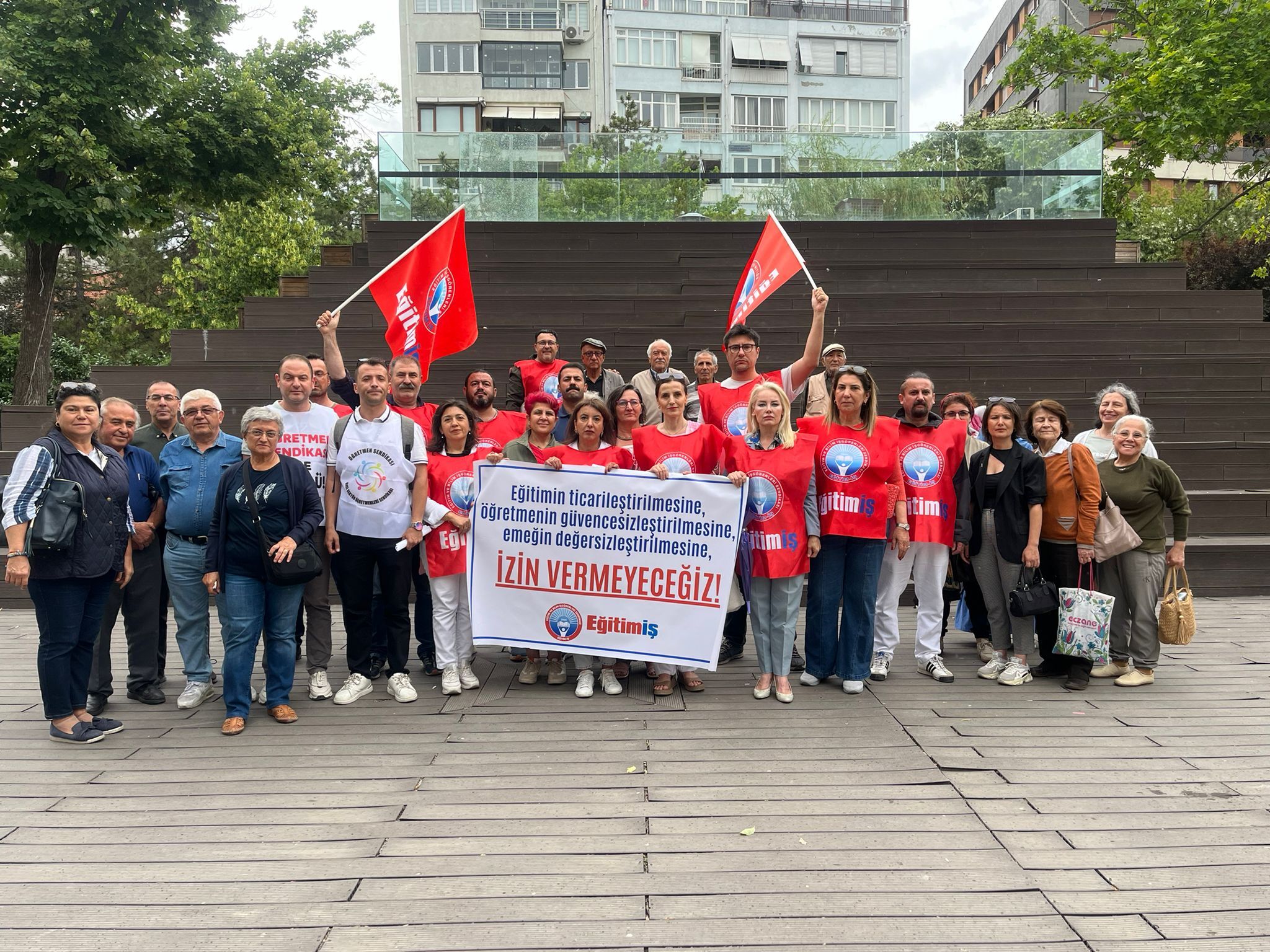 Eskişehir’de Eğitimcilerden Ters Kelepçe Tepkisi Ve Dayanışma Çağrısı (3)