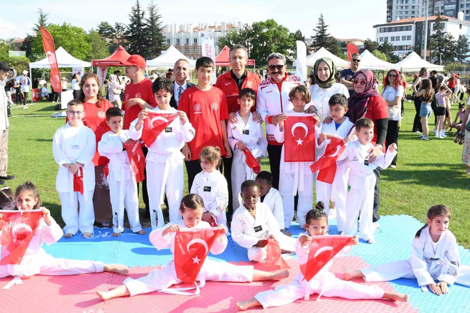 Eskişehir’de Gençlik Ve Spor Şöleni Coşkusu Yaşandı (2)